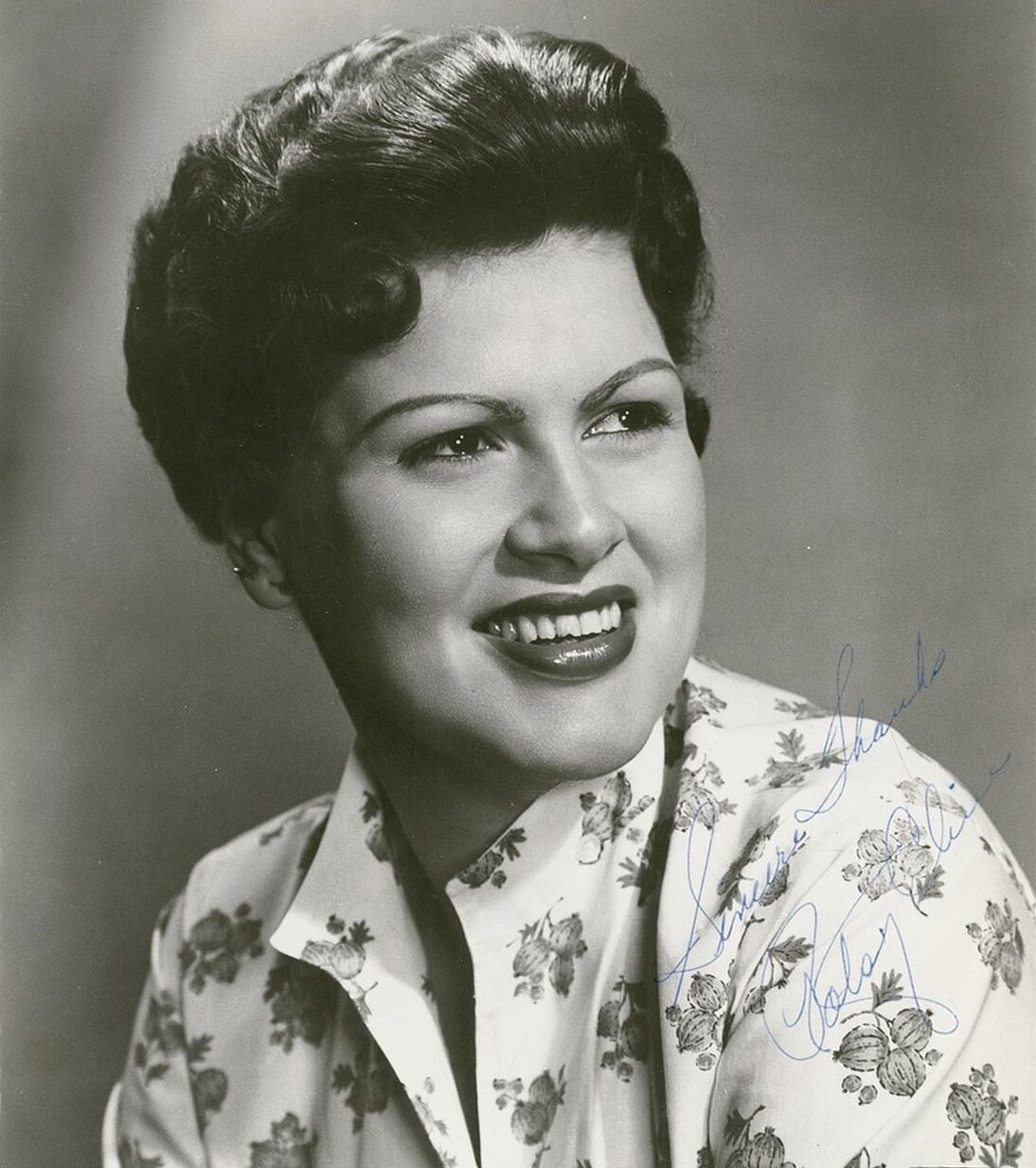 Publicity portrait of singer Patsy Cline.
