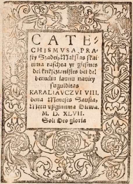 The title page of a sixteenth-century printed book: a blackletter title beginning CATECHISMVSA PRASTY Szadei, set inside a ruled panel and surrounded by an ornamental woodcut border of foliage, on aged paper.