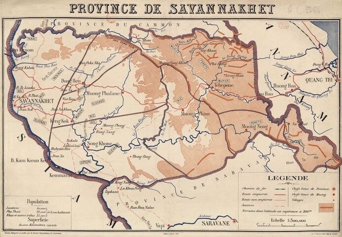 Printed colour survey map of Savannakhet province in Laos, showing the Mekong, tributary rivers, roads and settlements, with a title panel and a legend and scale bar in French.